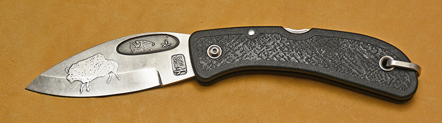 Boye Bow Hunter Lockback Folding Pocket Knife with 'Lescaux Bison' Etching.