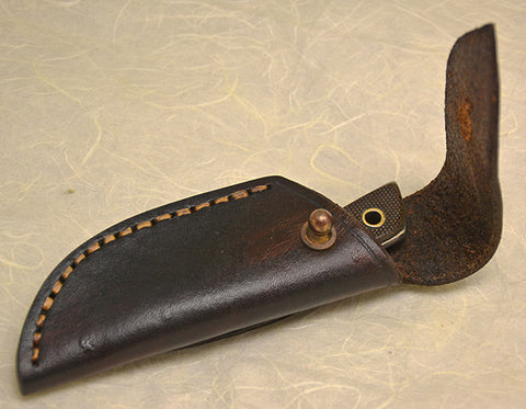Boye Basic 1 with 'Cougar' Etching, Handle in Leather Sheath.