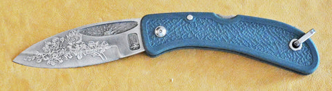 Boye Sunburst Lockback Folding Pocket Knife with 'Orchid' Etching and Blue Handle.