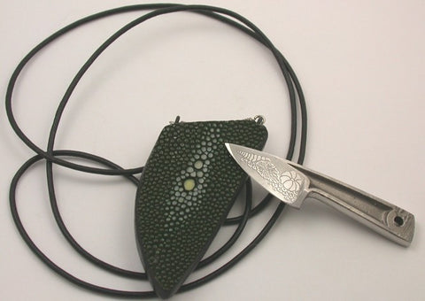 Boye Basic Photon with 'Seashells' Etching & Green Stingray Eye Neck Sheath.