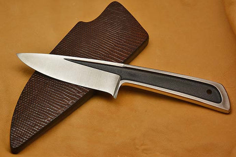 Boye Basic 3 Hunter with Plain Etched Blade and Brown Lizard Sheath.