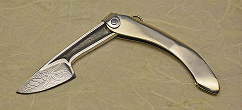 Boye Mini-Tweezerlock Folding Pocket Knife with Seashells Etching.