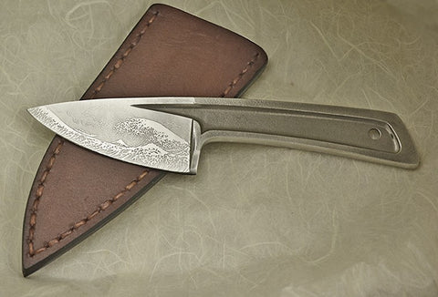 Boye Basic 2 with 'Tsunami' Etching & Leather Blade Cover.